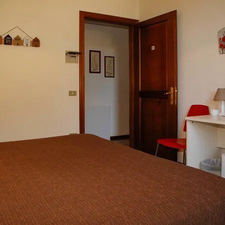 Mom Hotel 2*