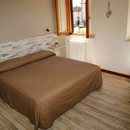 Mom Hotel 2*
