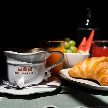 Mom Hotel Asís