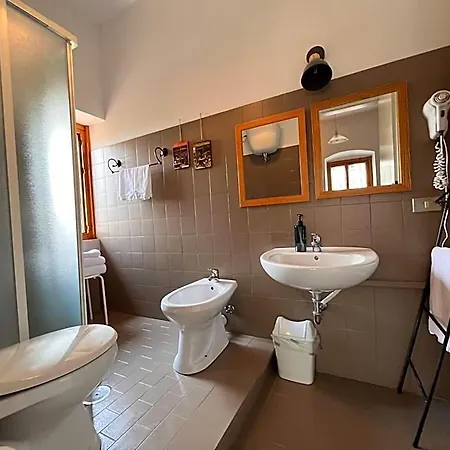Hotel Mom Asís